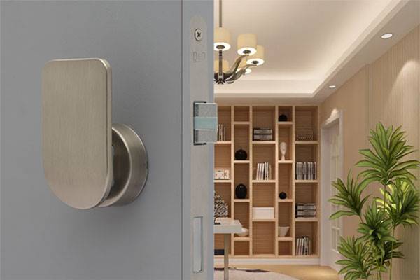 Дверные замки и ручки-защёлки