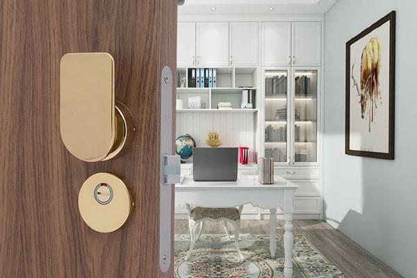 Врезные замки с поворотной ручкой